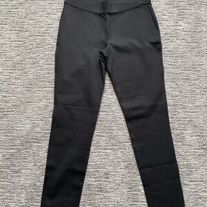 NWT: Women’s Black Eddie Bauer Ponte Strechy Skinny Leg Pant - Size 6